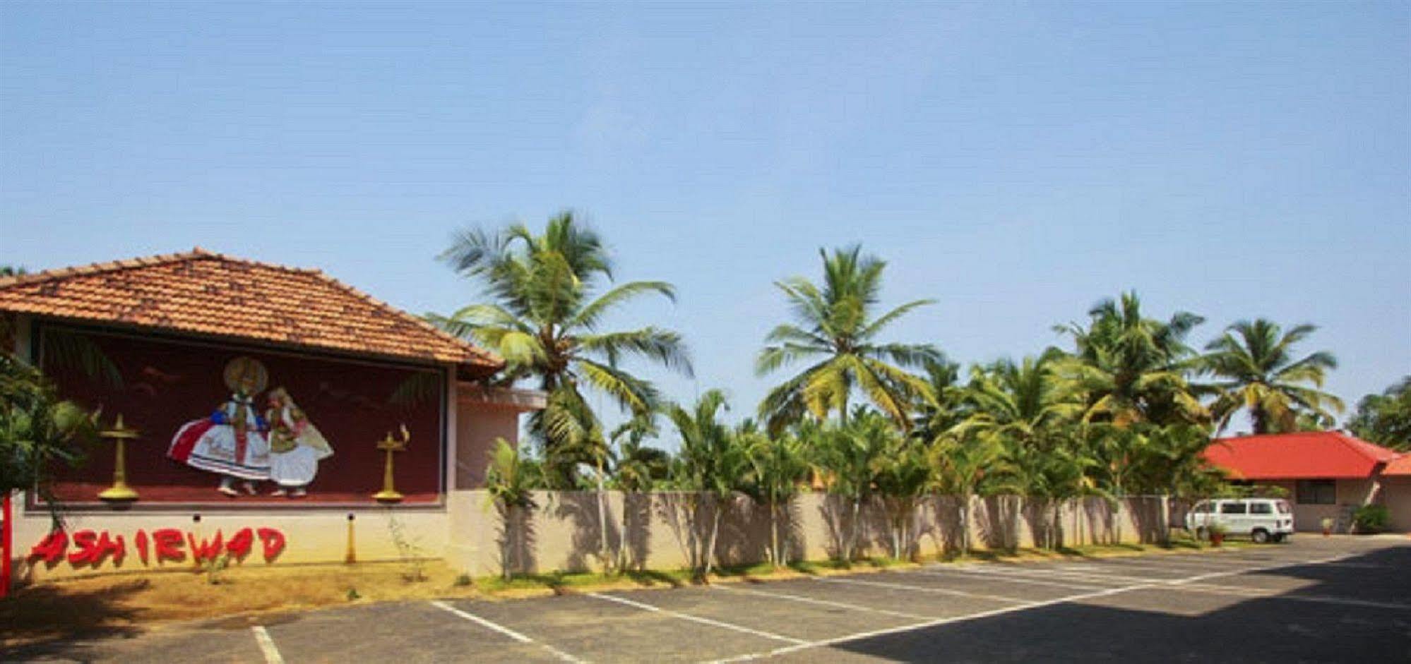 Oyo 1079 Ashirwad Heritage Resort Kumarakom Exterior photo