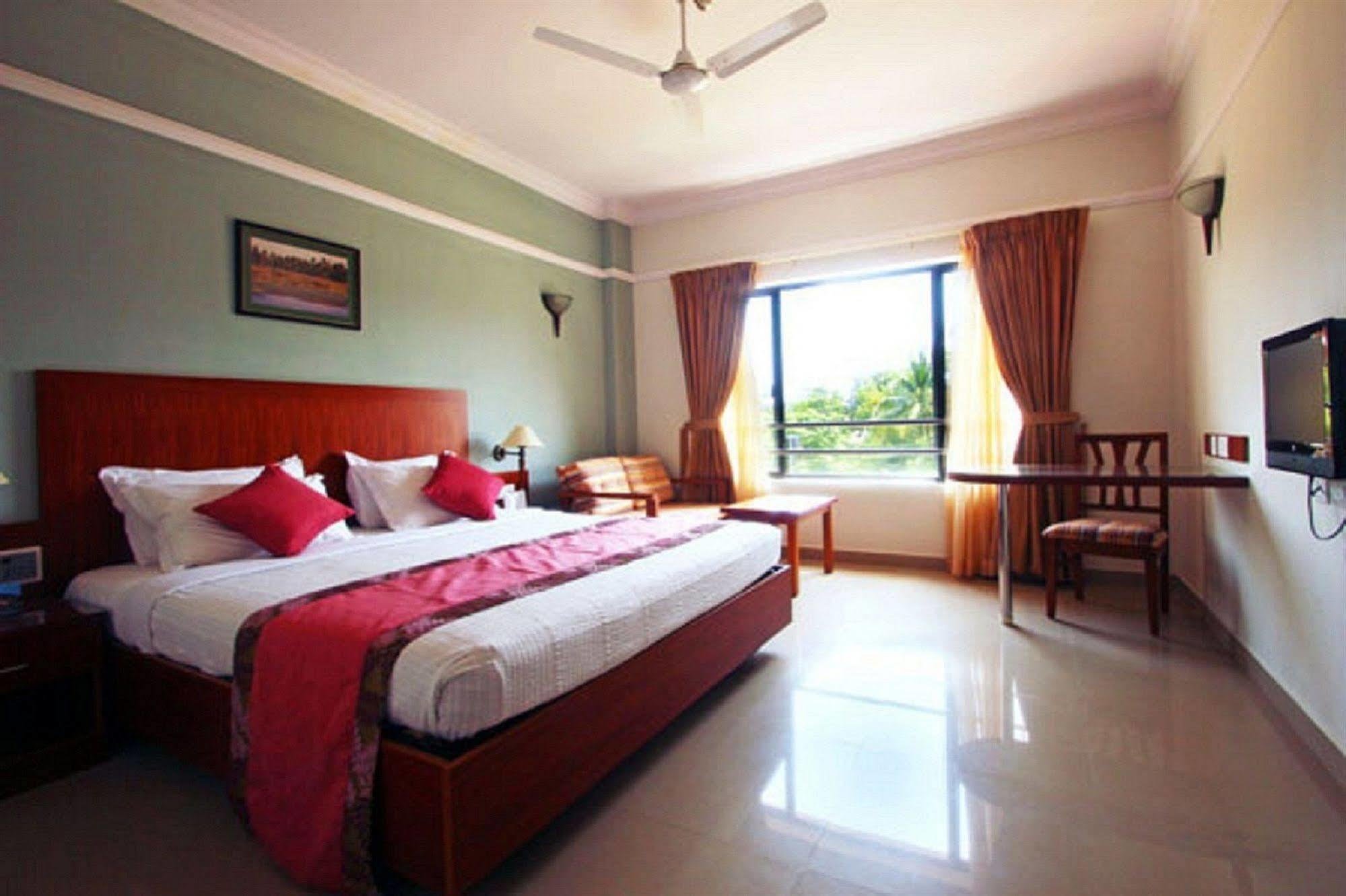 Oyo 1079 Ashirwad Heritage Resort Kumarakom Exterior photo