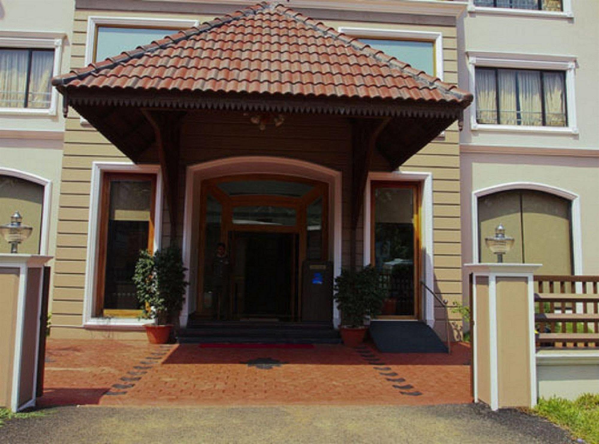 Oyo 1079 Ashirwad Heritage Resort Kumarakom Exterior photo