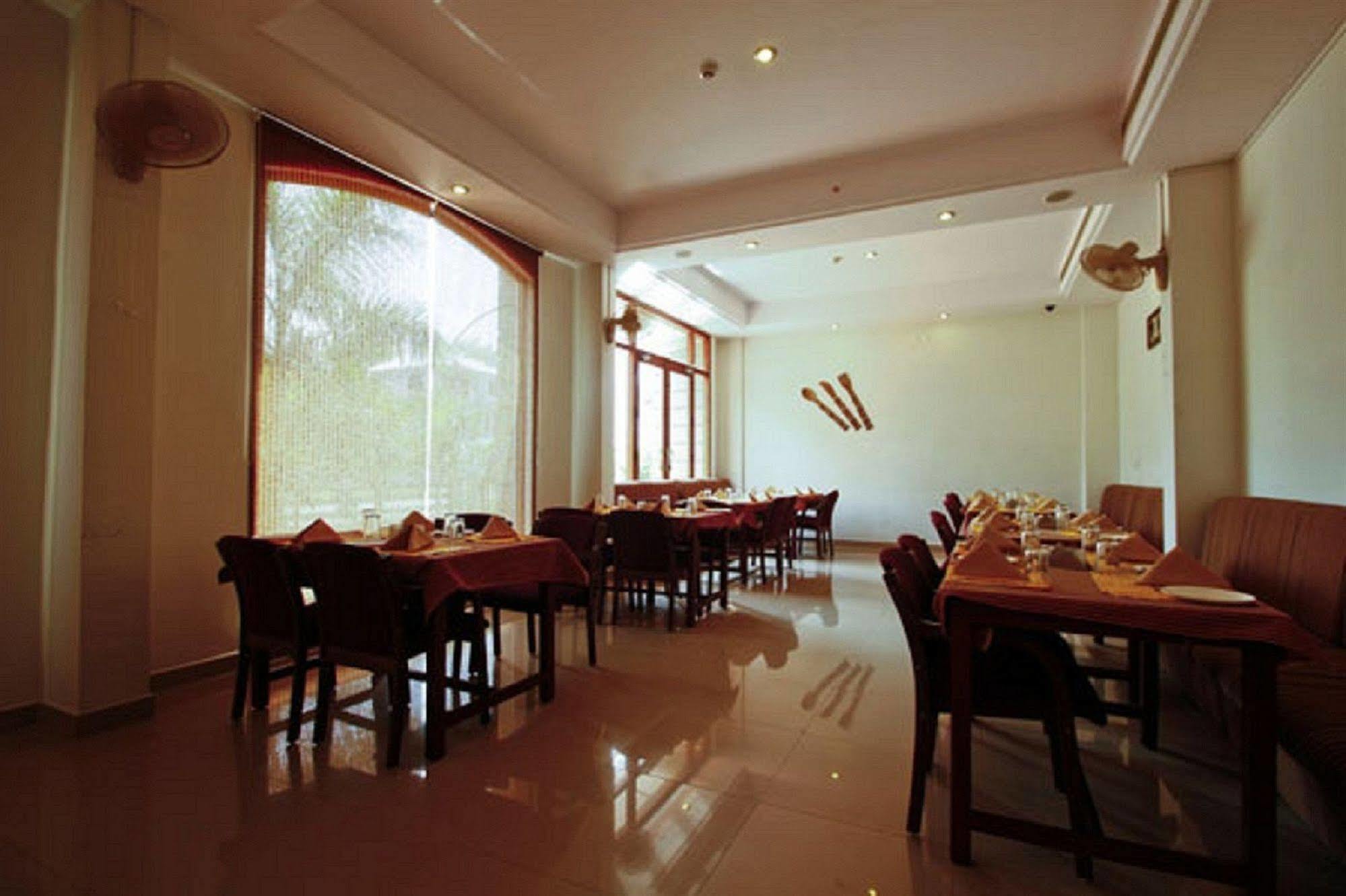 Oyo 1079 Ashirwad Heritage Resort Kumarakom Exterior photo